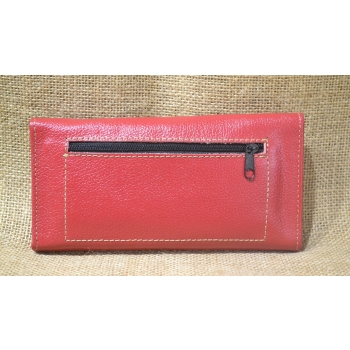 Portfel duży skórzany czerwony z kwiatowym kolorowym haftem .